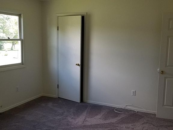 4th image of 10 Birch Glen Dr