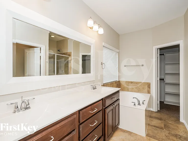 1724 Henderson Dr — Photo 13