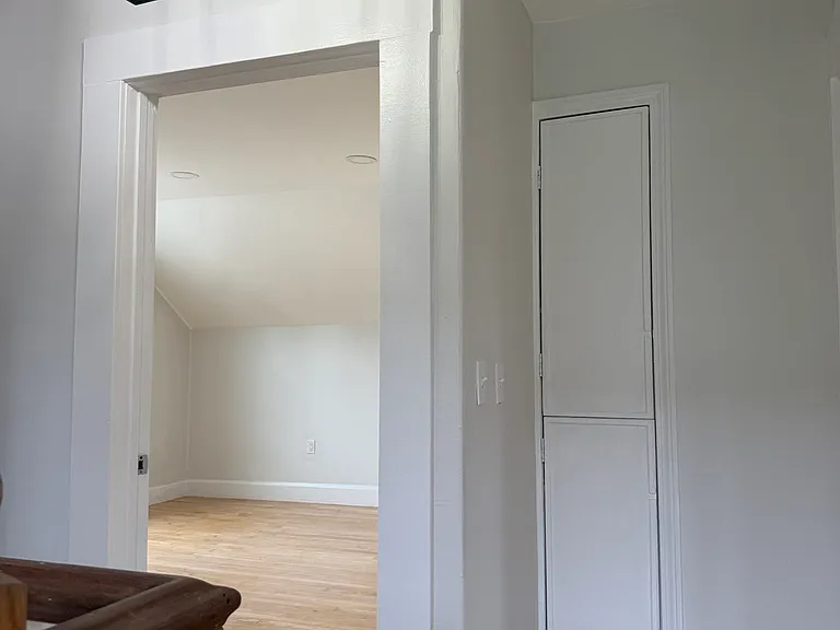 421 Belgrade Ave — Photo 10