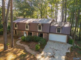 5 Lake Breeze Dr, Guntersville, AL 35976