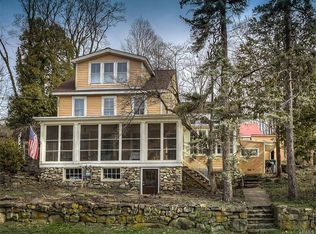 28 Locust St, Warwick, NY 10990