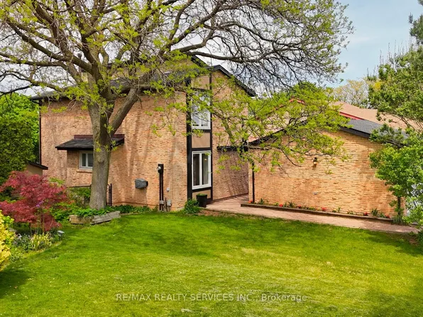 2545 Folkway Dr, Mississauga, ON L5L 2J9