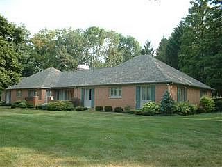2nd image of 401 Curryer Rd