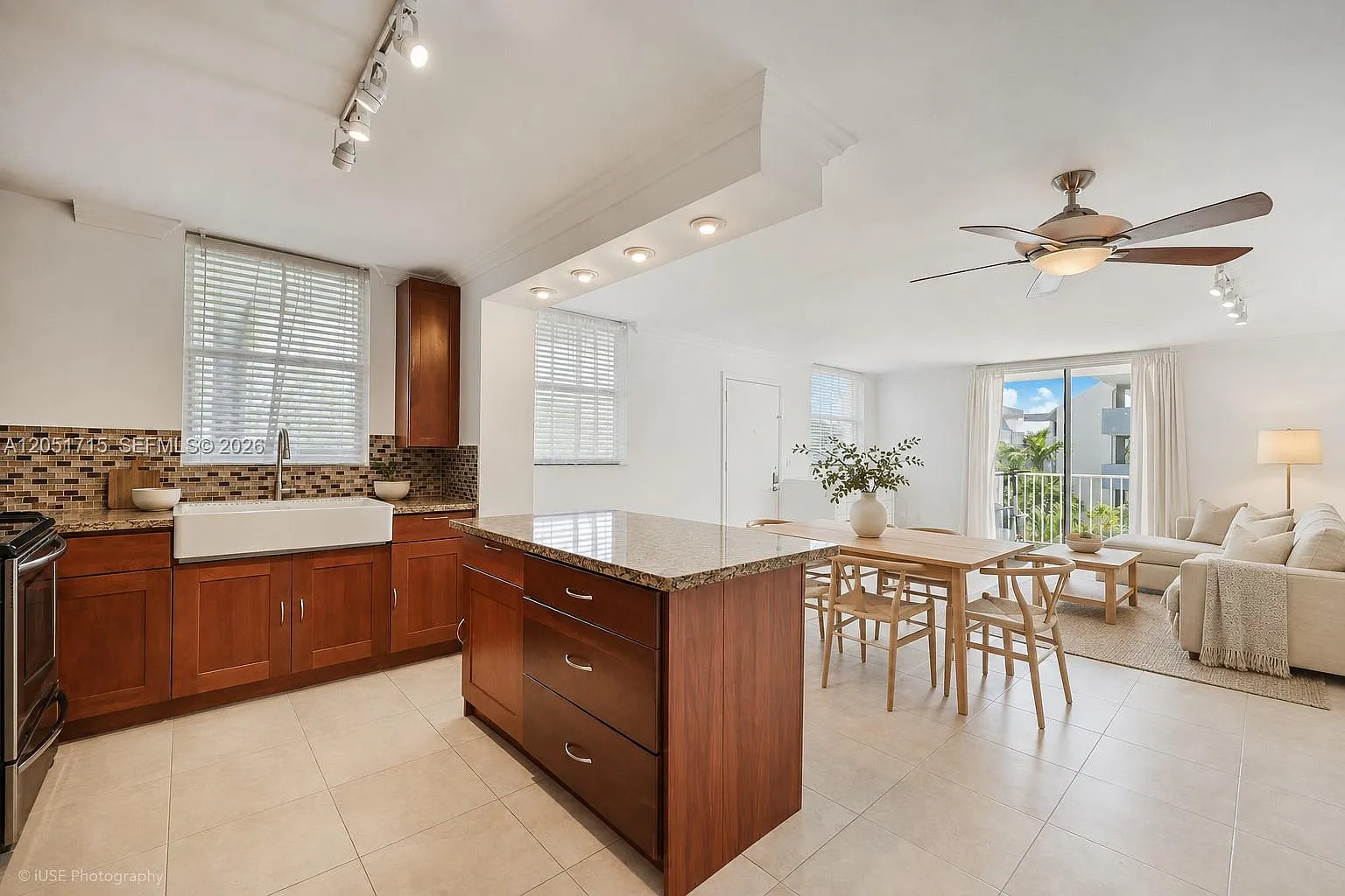 North Bay Villas Condo — Photo 1