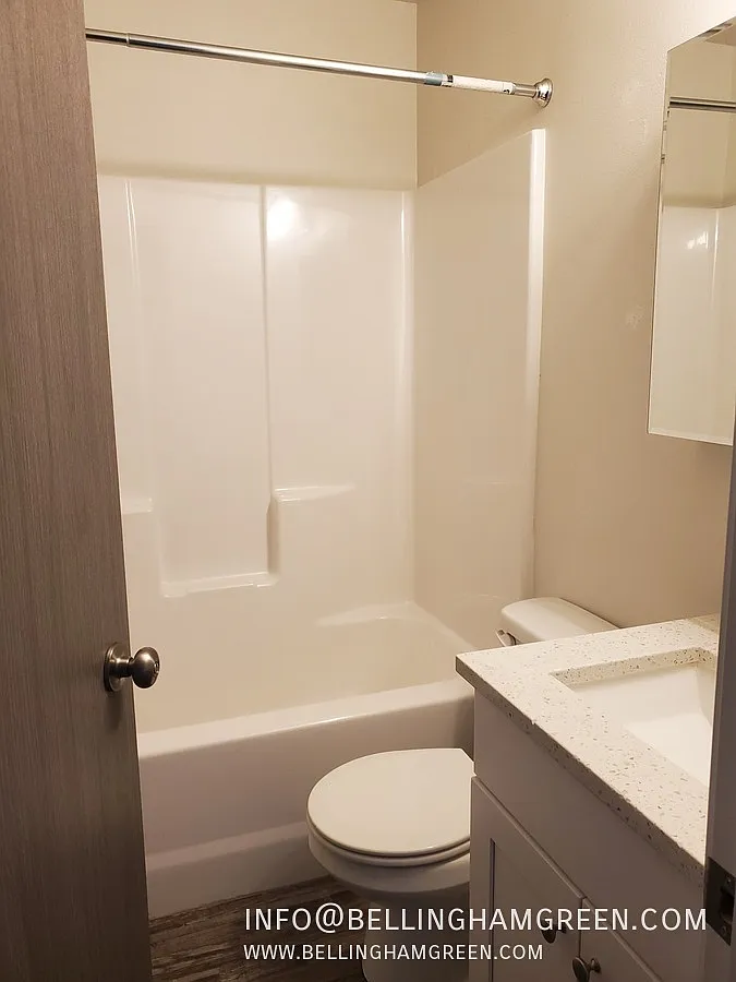 Beautiful Riverfront Apartment - 3bed/2 bath - all utilities included — Photo 2