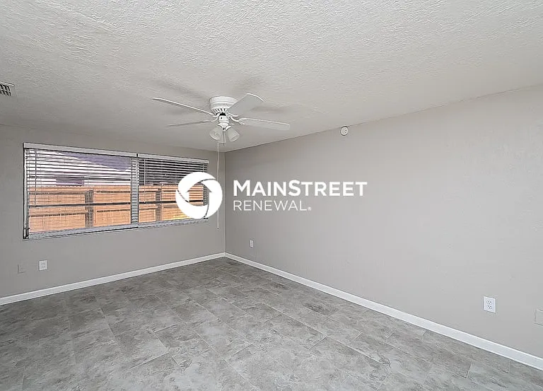 4010 Stratfield Dr — Photo 8