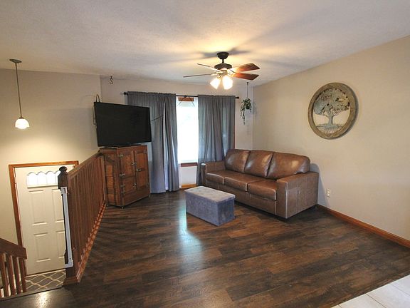 2nd image of 104 S Parkside Rd
