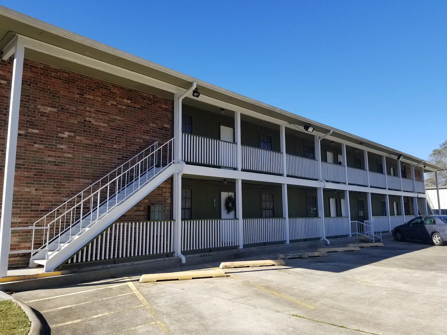 Ashford Court Apartments — Photo 1