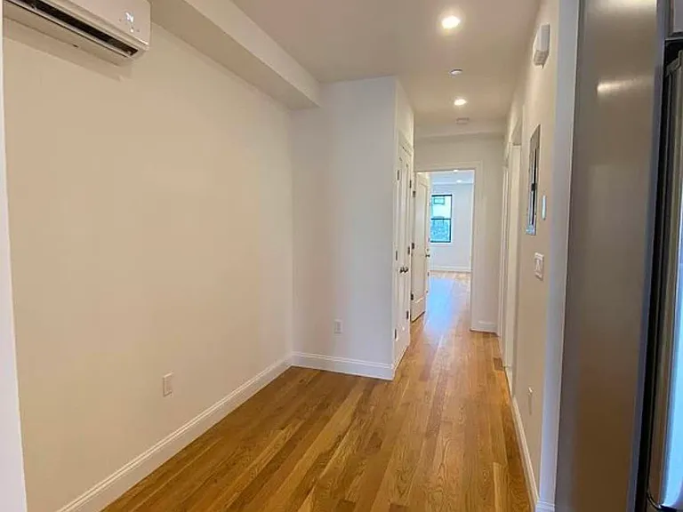 224 7th St #PENTHOUSE — Photo 4