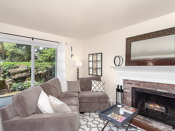 5th image of 115 100th Ave NE APT 105