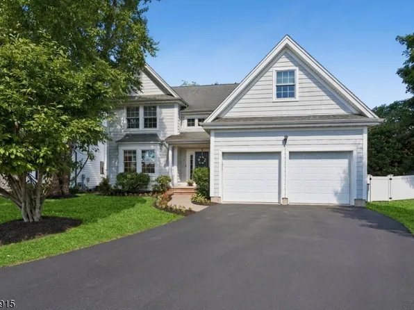 7 Holly Ct, Bloomfield Twp., NJ 07003