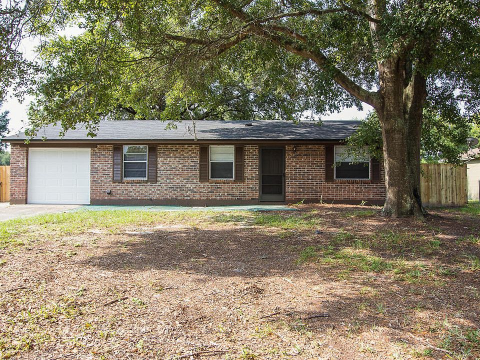 1st image of 2767 Commanche Ave