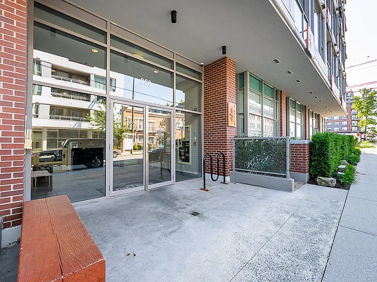 250 E 6th Ave #706 — Photo 11