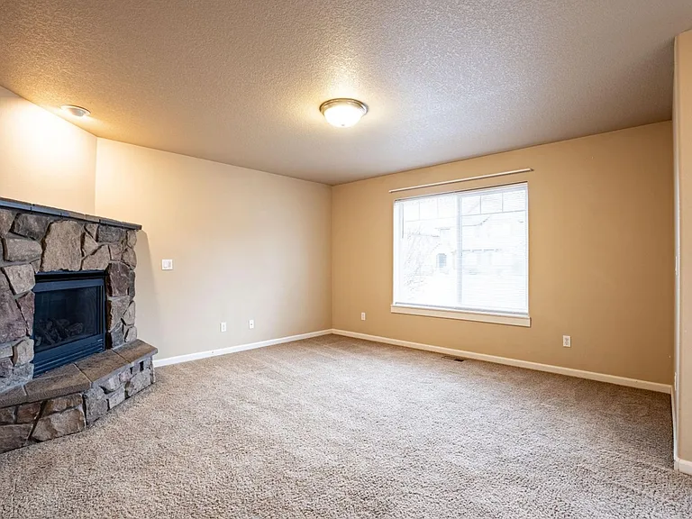 20487 Brentwood Ave — Photo 7