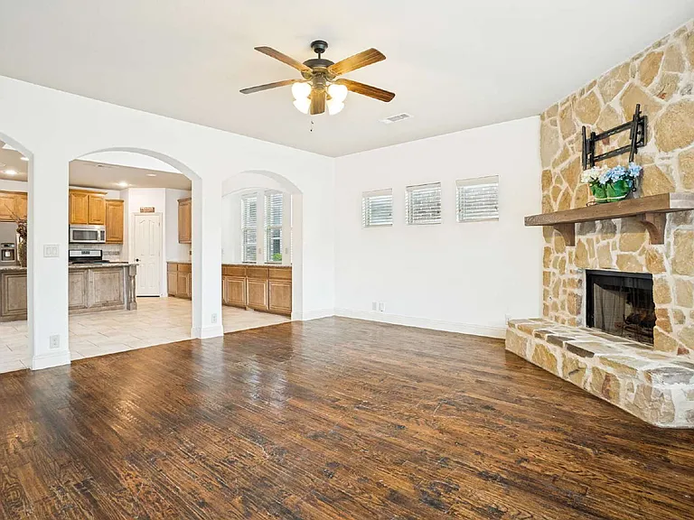 1204 E Shawnee Dr — Photo 4