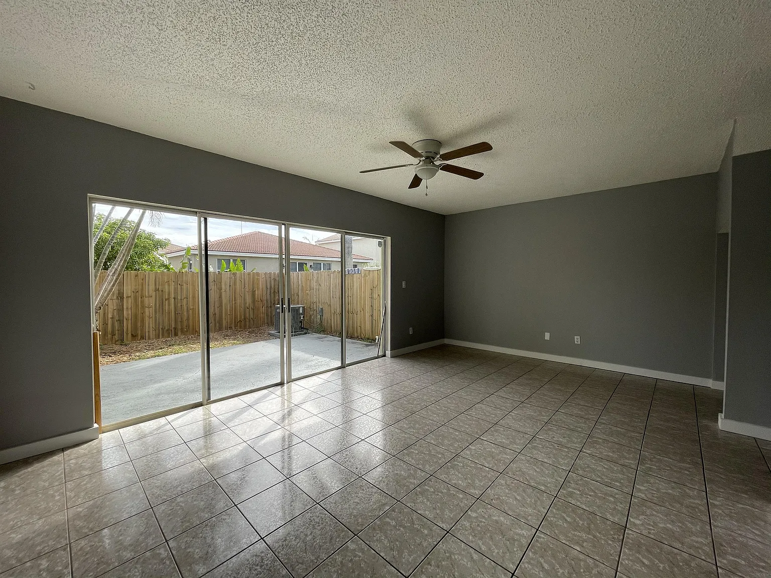 Country Club Villas 20511 Nw 15th Ave #4 (Castiglione Group Llcdo Not Send Or Renew Anyone Withou... — Photo 2