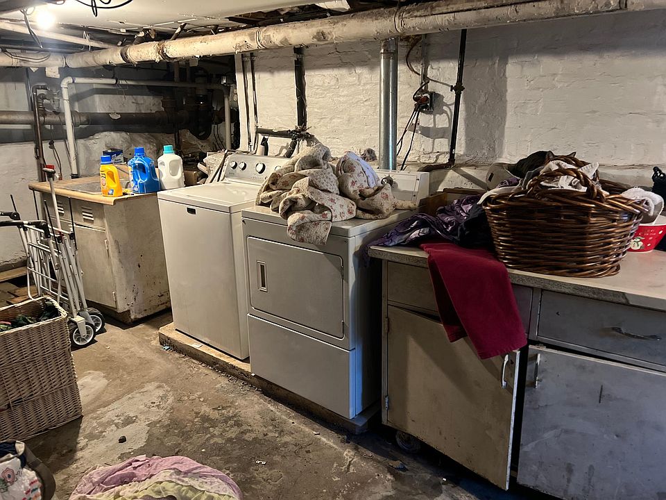washer dryer in basement