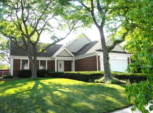 640 Primrose Ln, Schaumburg, IL 60194