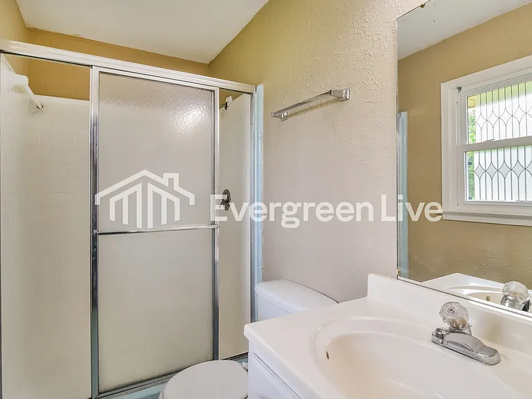 2124 Cottingham Dr — Photo 10