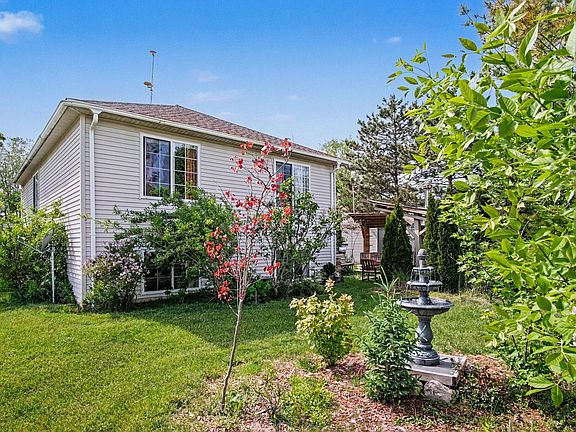 5th image of 6878 Lake Bluff Dr NE