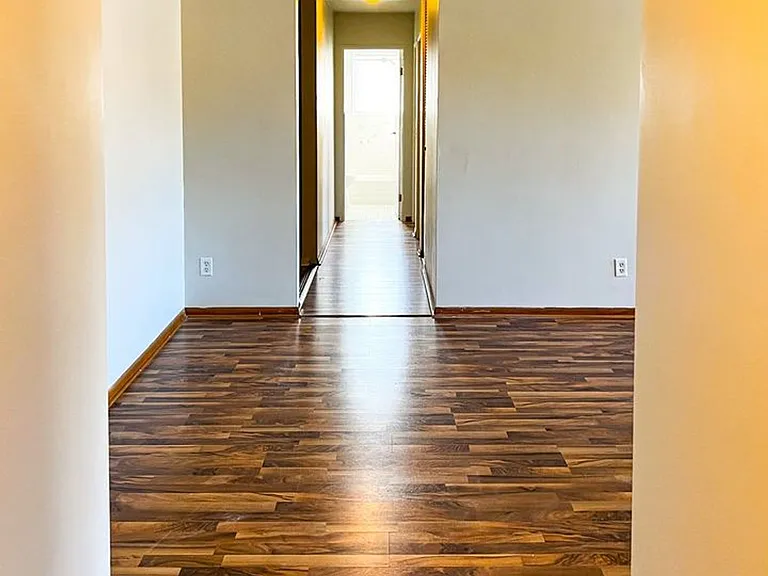 Discover Your Dream Home at Aquilla Park Apartments - Pet-Friendly Living in St. Louis Park! — Photo 7