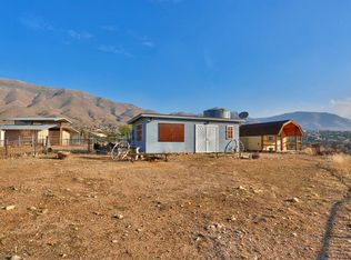 20424 Chickawill Rd, Apple Valley, CA 92308
