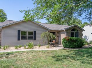 907 Greentree Rd, Lawrenceburg, IN 47025