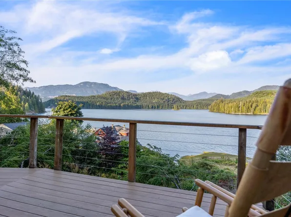 6 Cherry Ln W, Thurlow Island, BC V0P 1B0