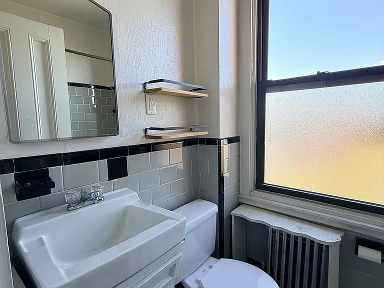 16 Davis Ave #10 — Photo 9