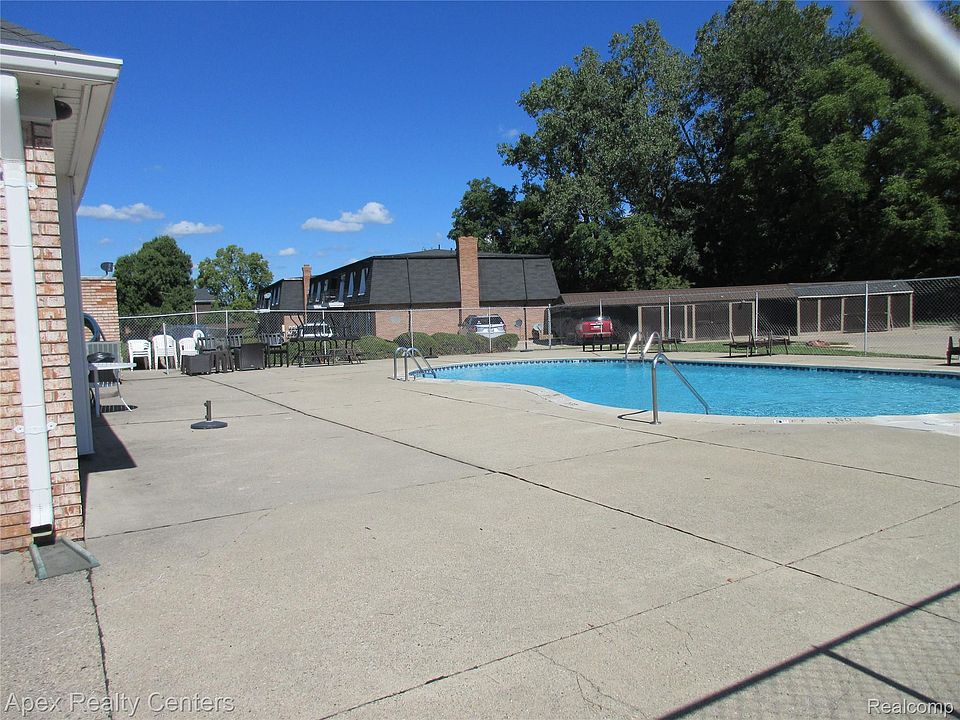 14210 Camelot Dr Apt 3, photo 20