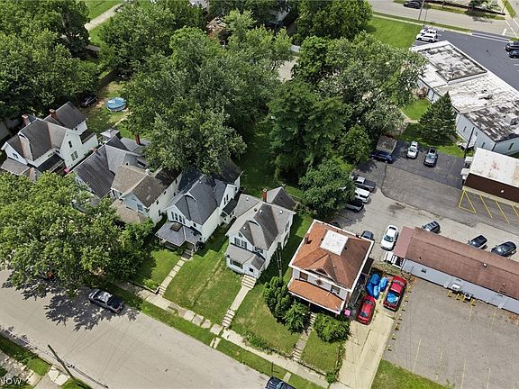 3rd image of 104 Vennum Ave