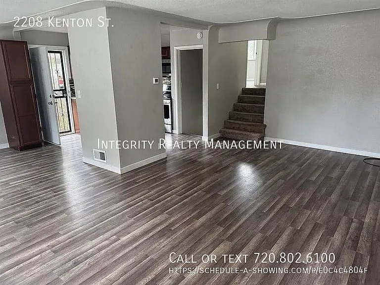 2208 Kenton St — Photo 2