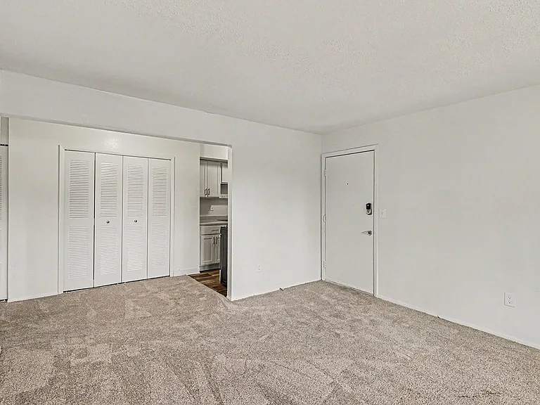 Waverly Park Apartments — Photo 8