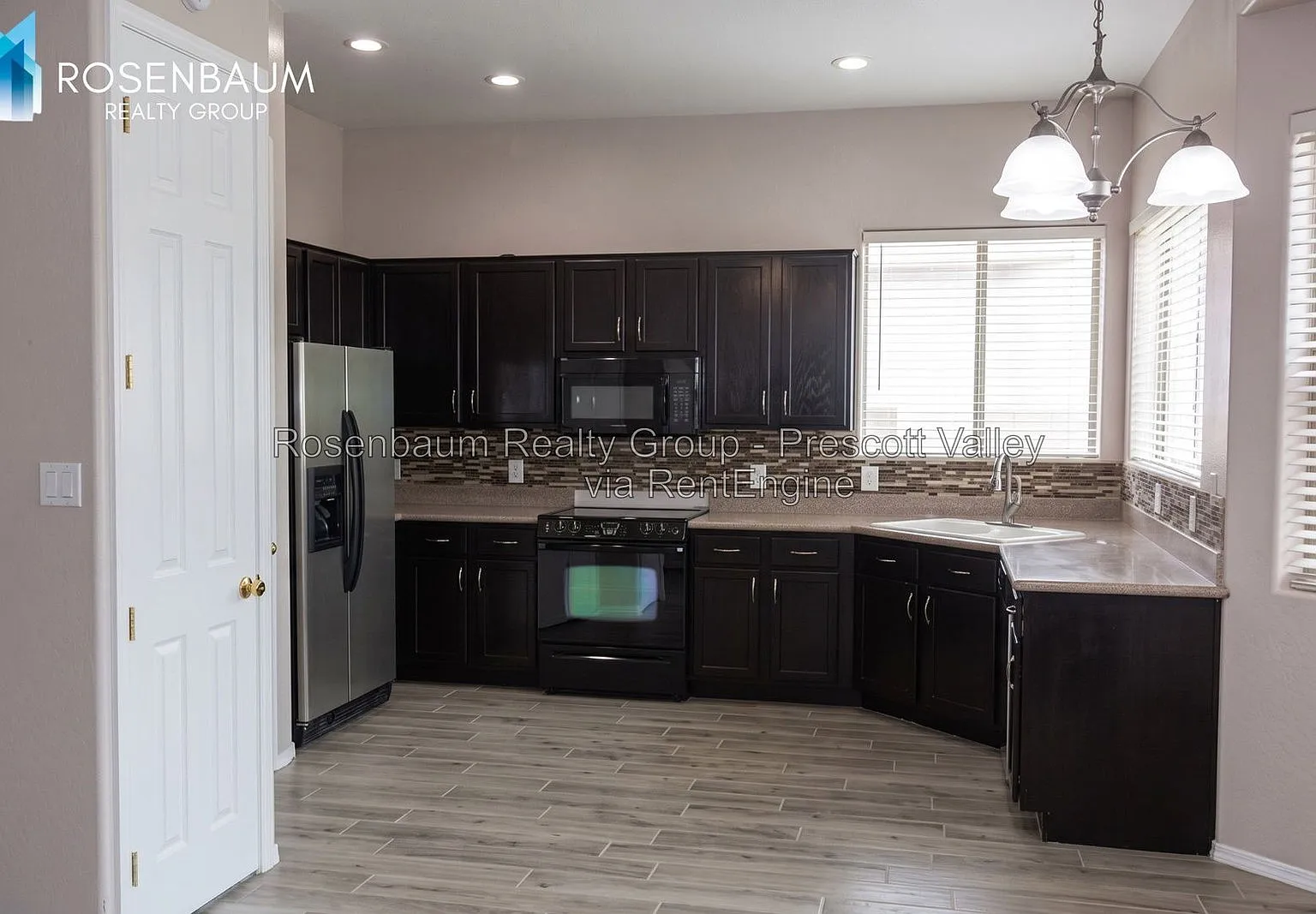 3 bed, 2.0 bath, 2007 sqft, $2,399 — Photo 2