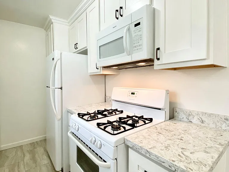 1211 Jefferson St — Photo 32