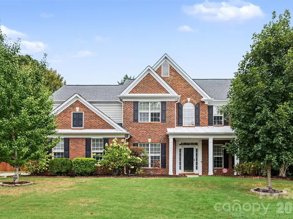 11027 Knight Castle Dr, Charlotte, NC 28277