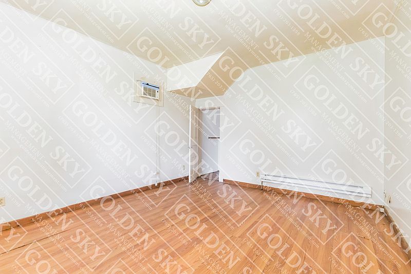 2nd image of 31 S Lasalle St APT 3