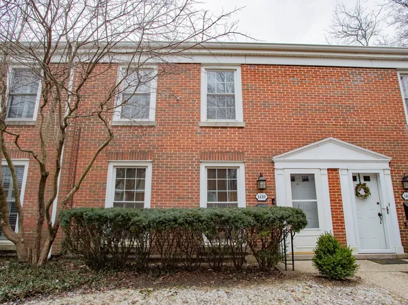 1410 Pebblecreek Dr, Glenview, IL 60025