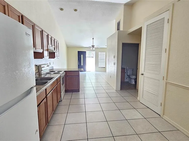 711 Lake Jessie Dr — Photo 4