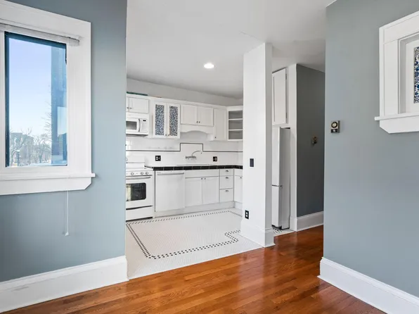 385 Laurel Ave, Saint Paul, MN 55102