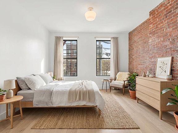 2nd image of 4632 Vernon Blvd APT 2L