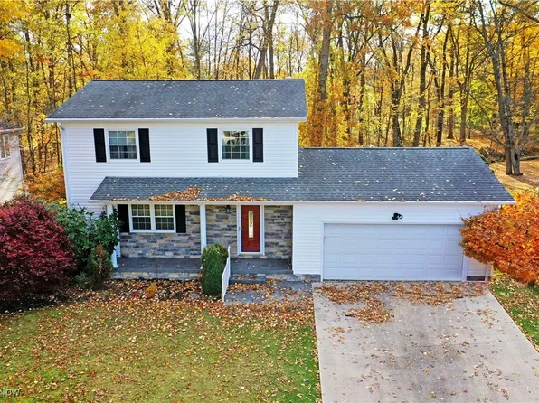 1760 Dumont Dr, Mineral Ridge, OH 44440