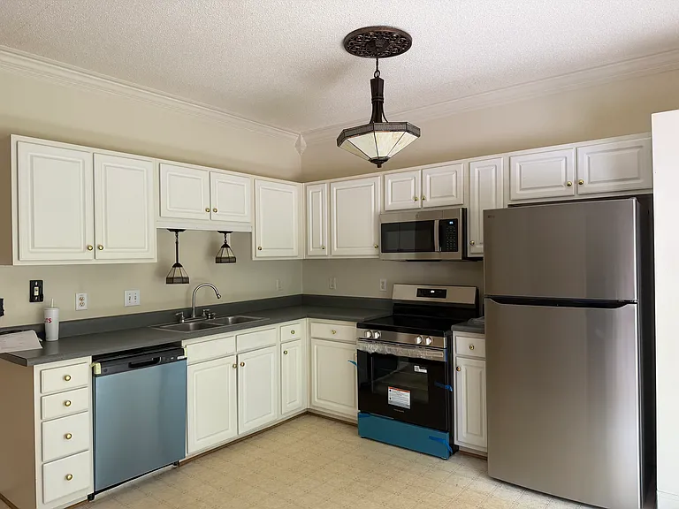 Large eat-in kitchen with all new appliances and flooring