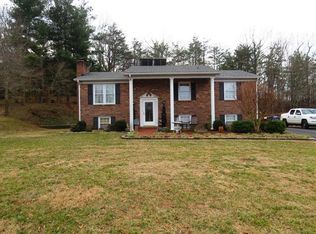 57 Fireside Ln, Martinsville, VA 24112