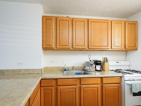 4th image of 949 Ala Nanala St APT 204