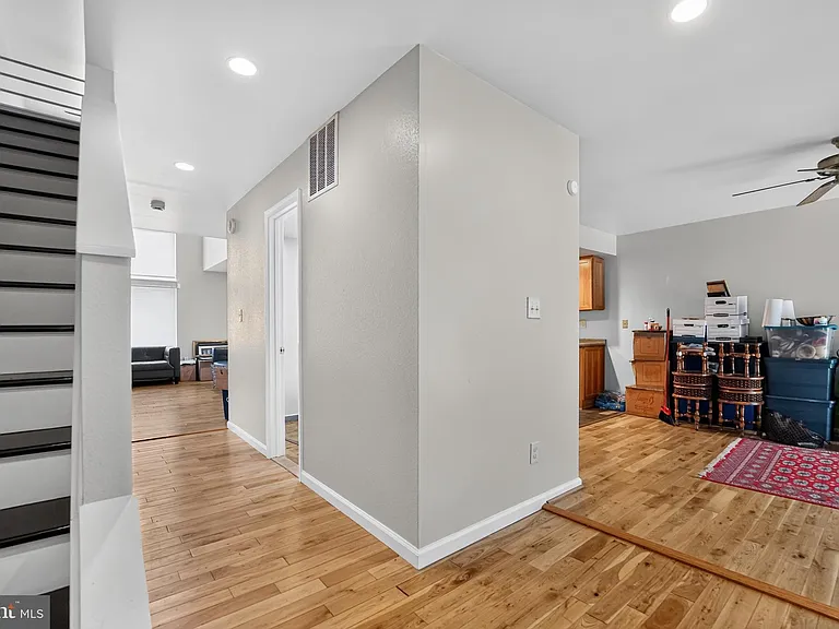 5607 Vantage Point Rd — Photo 20