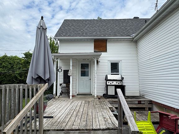 3rd image of 42 Laurier Dr