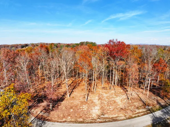 300 Beechwood Dr, Irvine, KY 40336