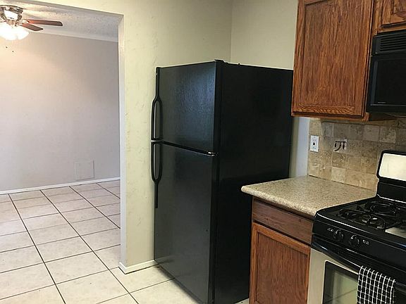 4th image of 8415 Carmelwood Ln