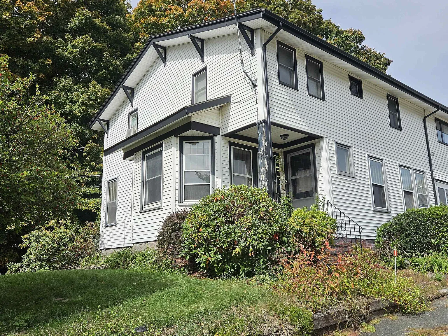 2 bed, 1930 sqft, $2,700 — Photo 2